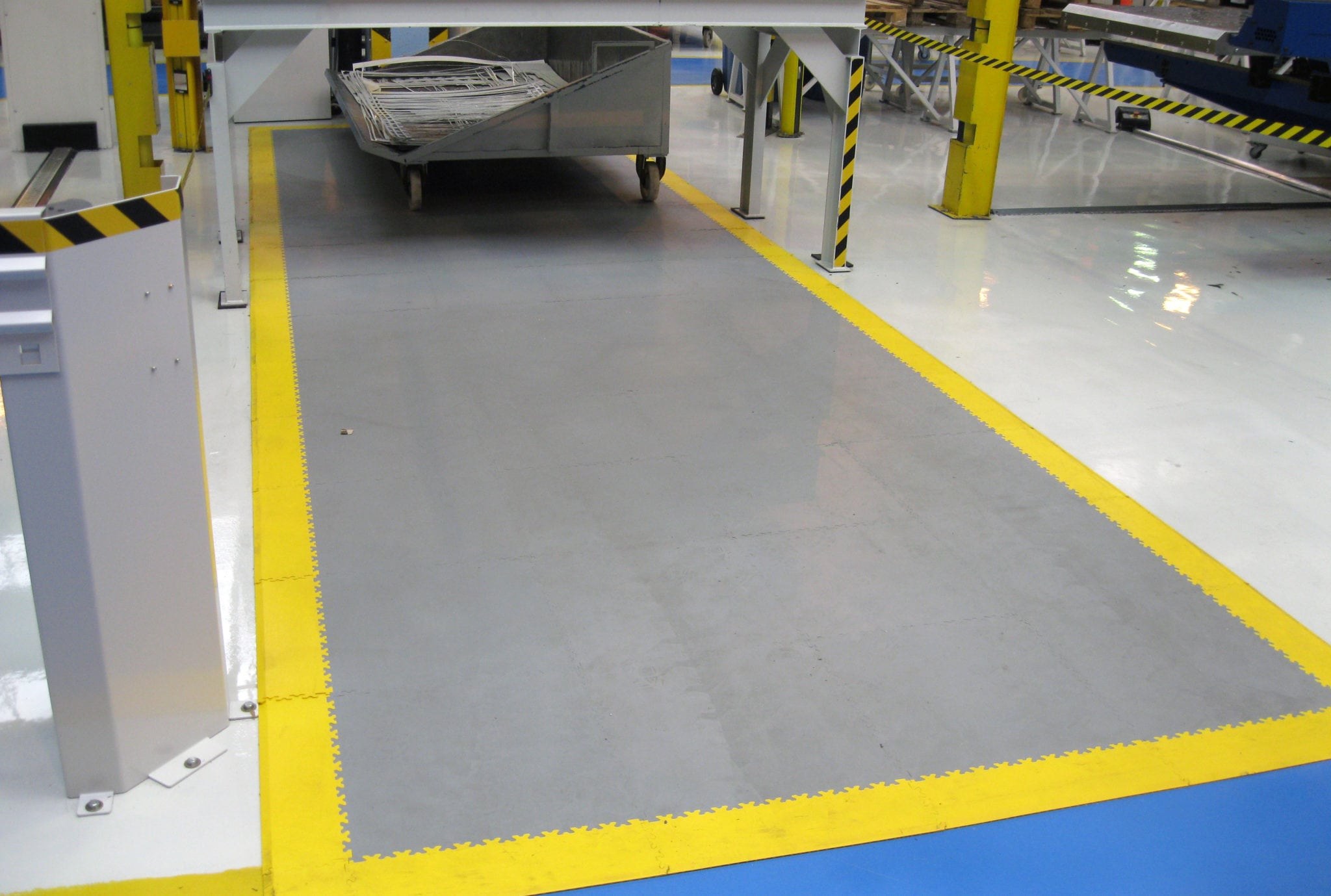 Mark the paths in your warehouse with tiles